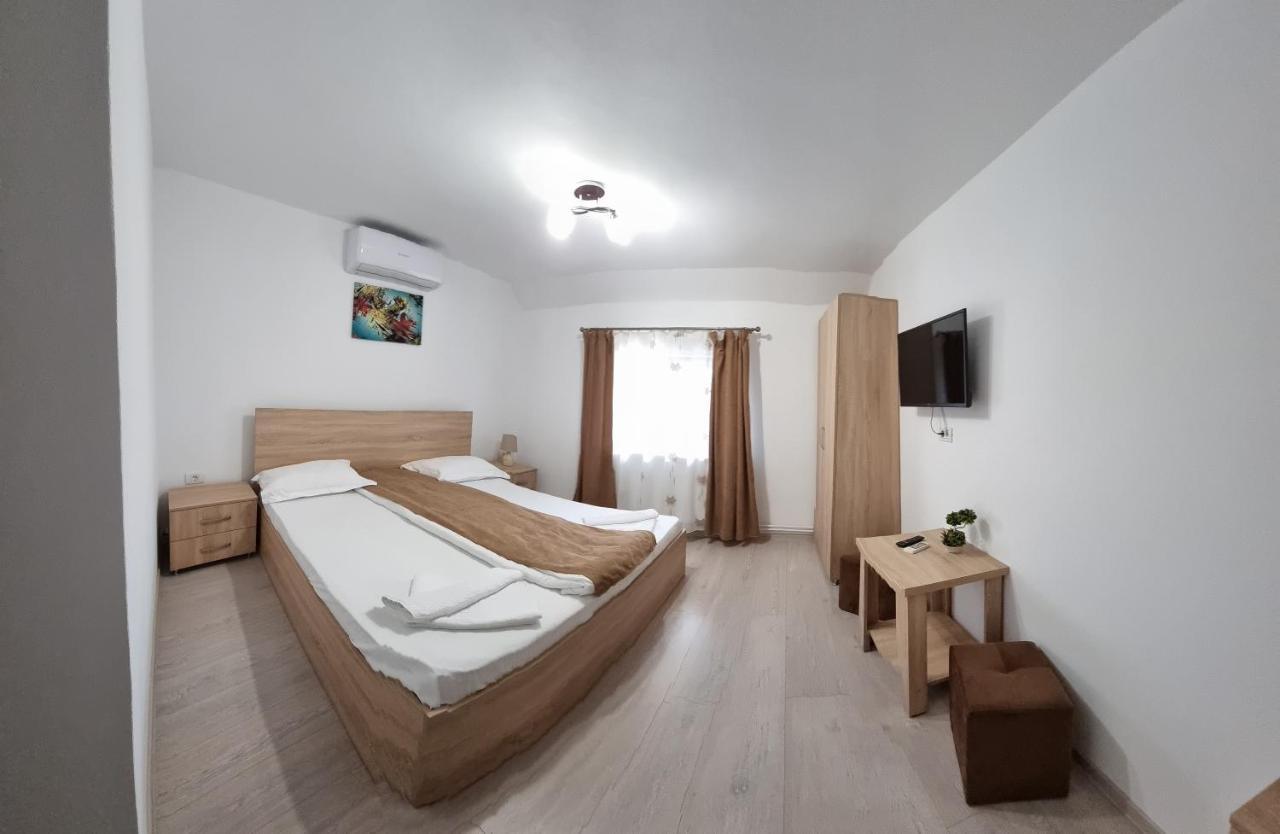 Cusali Pensiune Topolovatu Mare Extérieur photo